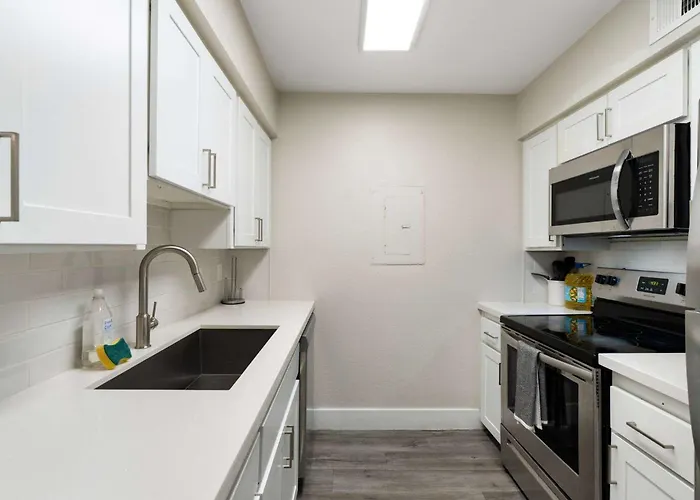 2br Modern Near Dt With Pools & Gym Mesa
