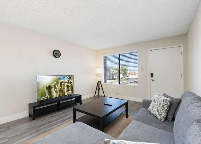 Apartment 2br Modern Near Dt With Pools & Gym *