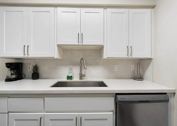 2br Modern Near Dt With Pools & Gym Apartment Mesa