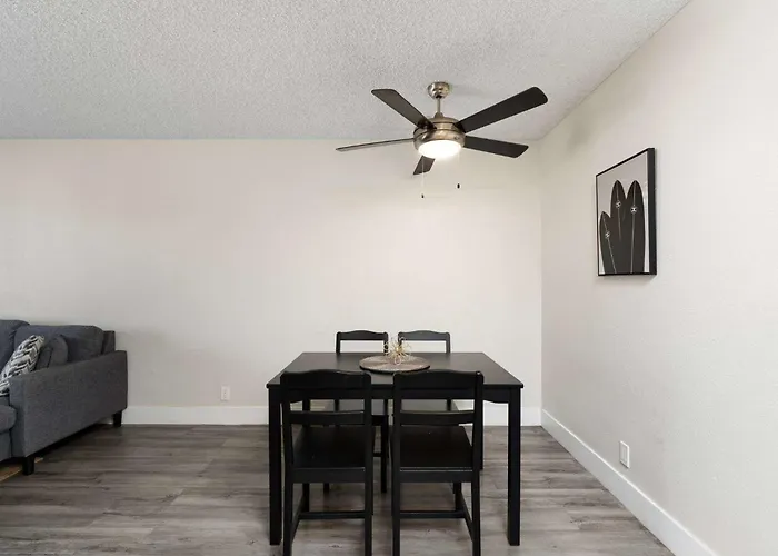 Apartment 2br Modern Near Dt With Pools & Gym *